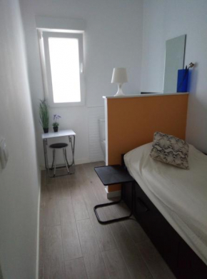 Alquilo Habitación individual con aseo privado solo Chicas, only girls